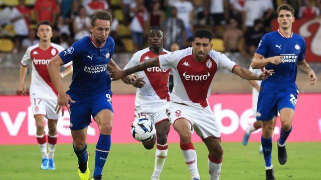 球迷们会继 球迷们会继